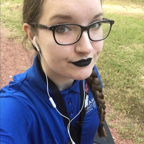 Meet Ashley and Welcome to my Closet! - Picture 6 of 10